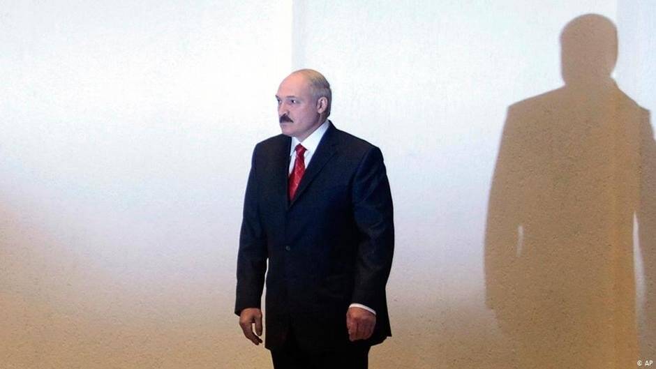Лукашенко противопоставляет преемнику «вековое вече»