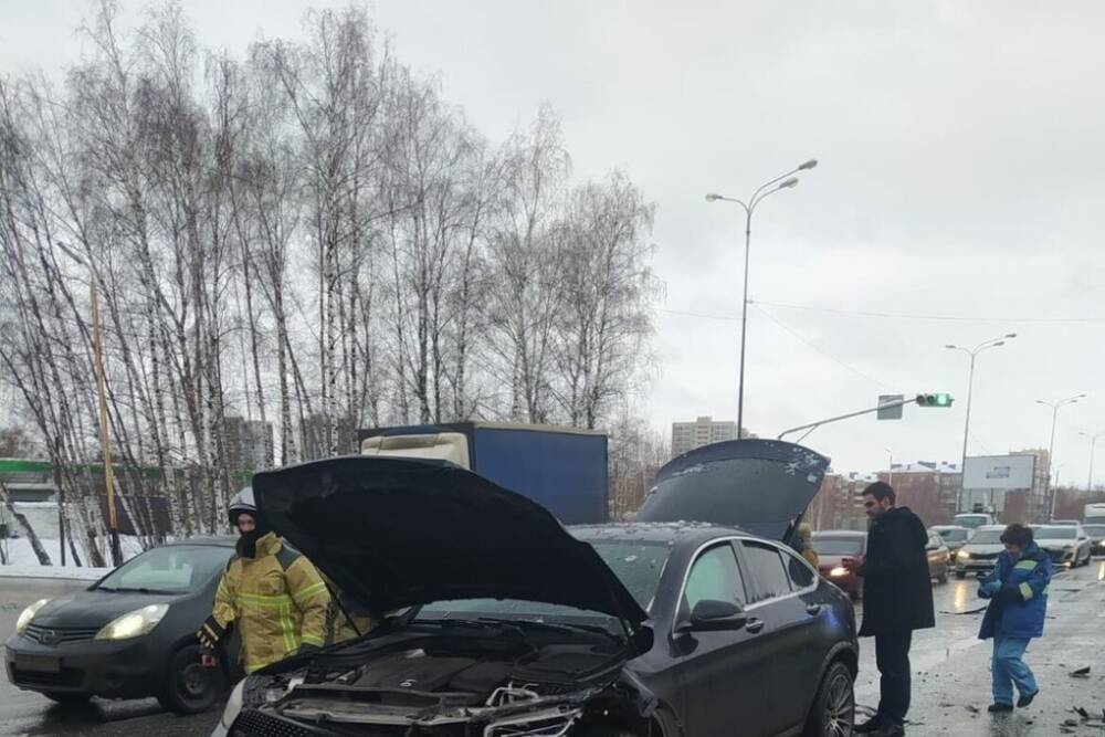 При столкновении двух авто под Казанью пострадала женщина