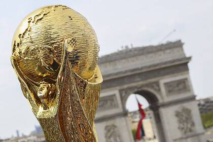 Президент МОК оценил идею ФИФА проводить чемпионат мира каждые два года