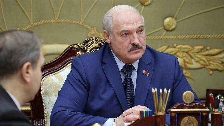 Лукашенко обвинил США в стремлениях развязать войну из-за мигрантов
