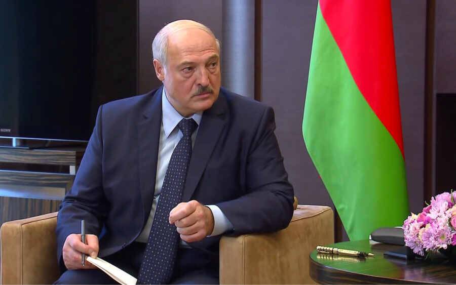 Лукашенко обвинил США в желании развязать войну из-за миграционного кризиса
