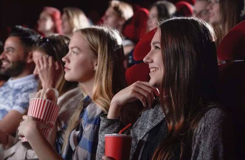 Учёные пояснили, почему попкорн в кинотеатре портит впечатление от фильма