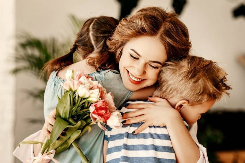 День Матери в 2021 году: какого числа празднуют в России и какими словами поздравить маму с торжеством