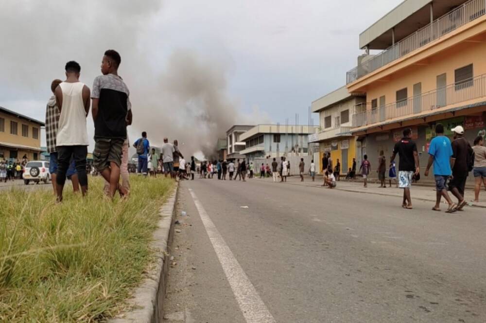 На Соломоновых Островах акции протеста переросли в масштабные беспорядки