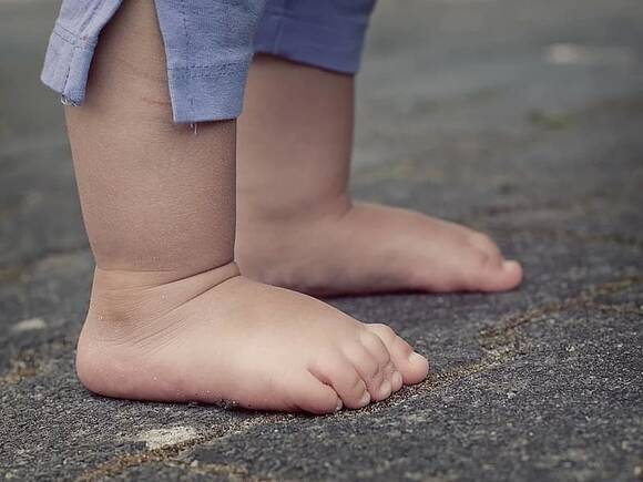 Учительница в Красноярском крае заставила ребенка ходить босиком