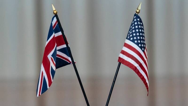 NYT: США и Великобритания обсуждают санкции против окружения Путина