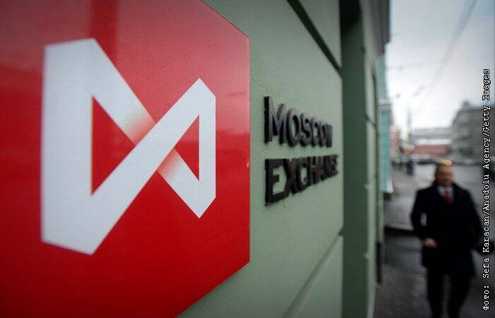Рынок акций РФ открылся падением индексов МосБиржи и РТС на 2,9-4%