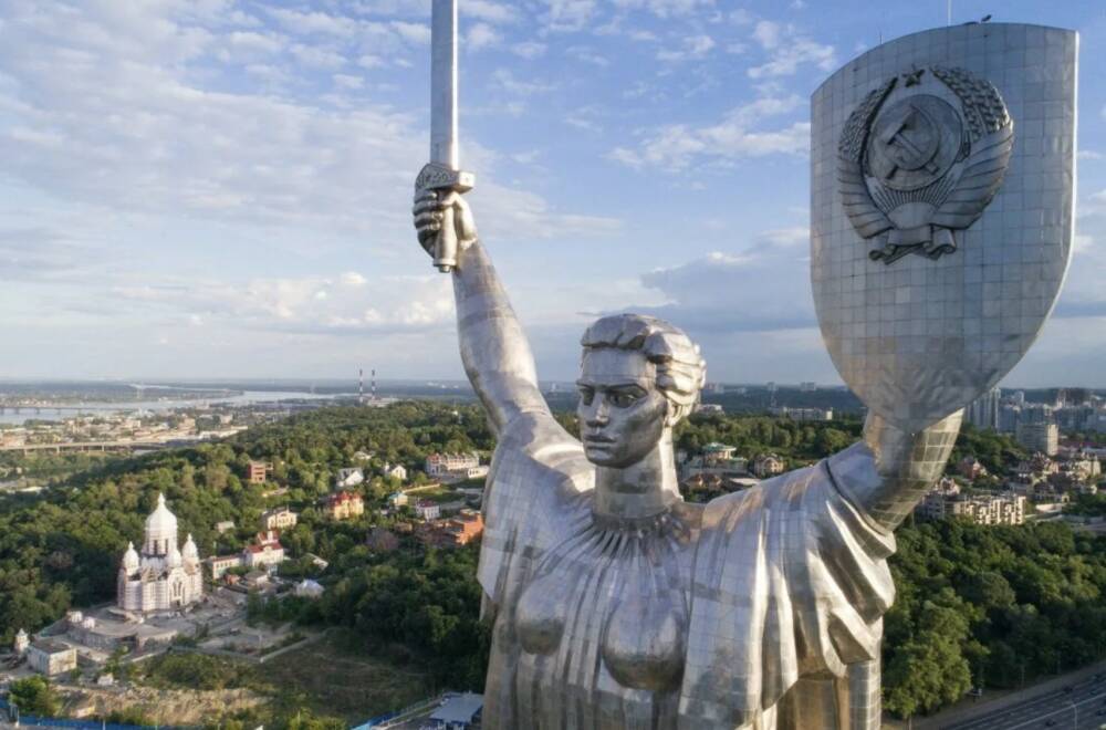 В Киеве предложили сменить пол скульптуре «Родина-Мать»