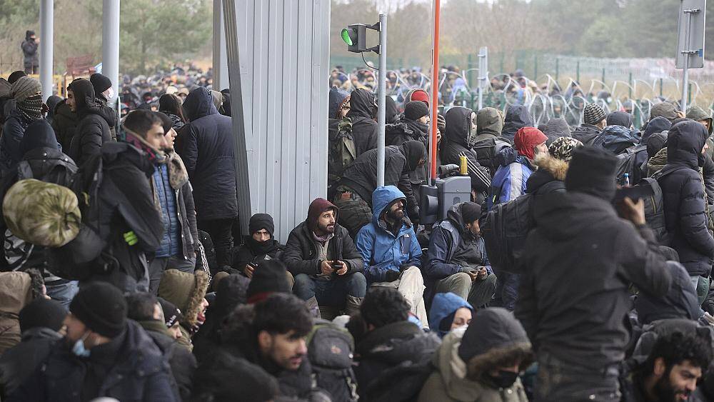 Президент Беларуси пообщался с беженцами на белорусско-польской границе