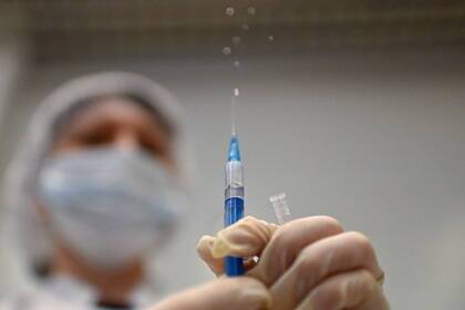 Минздрав назвал сроки введения вакцины для подростков в гражданский оборот