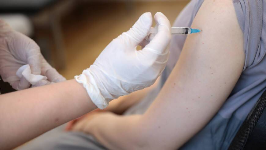Мурашко: Первые партии вакцины от COVID-19 для подростков поступят в гражданский оборот через 3 недели