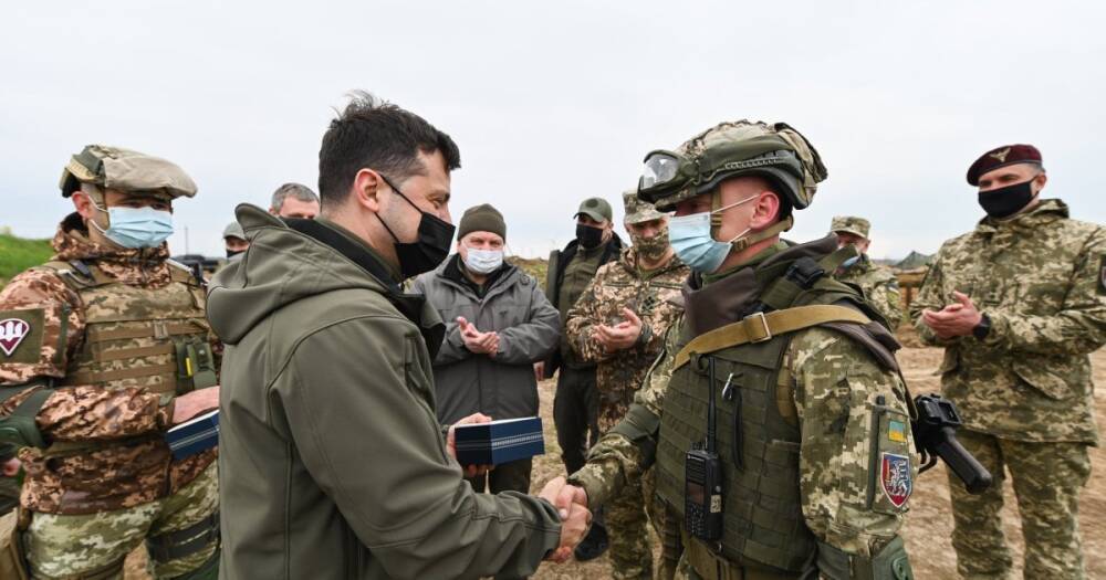 "Люди боятся": Зеленский рассказал, объявят ли в Украине военное положение (видео)