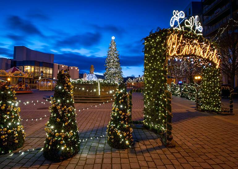 Гринчу вопреки: чешский город Мост отказался отменять рождественскую ярмарку