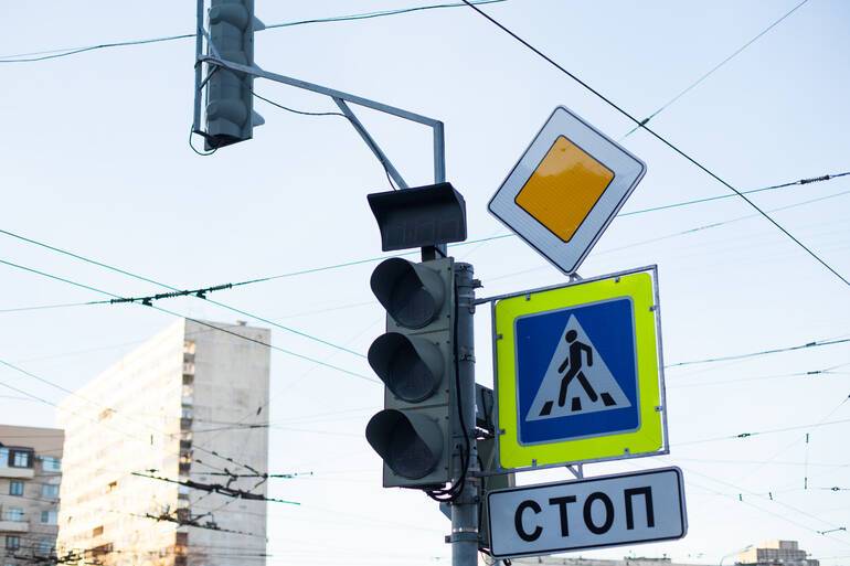 Светофоры на Суворовском оборудовали датчиками для предоставления свободного проезда троллейбусам