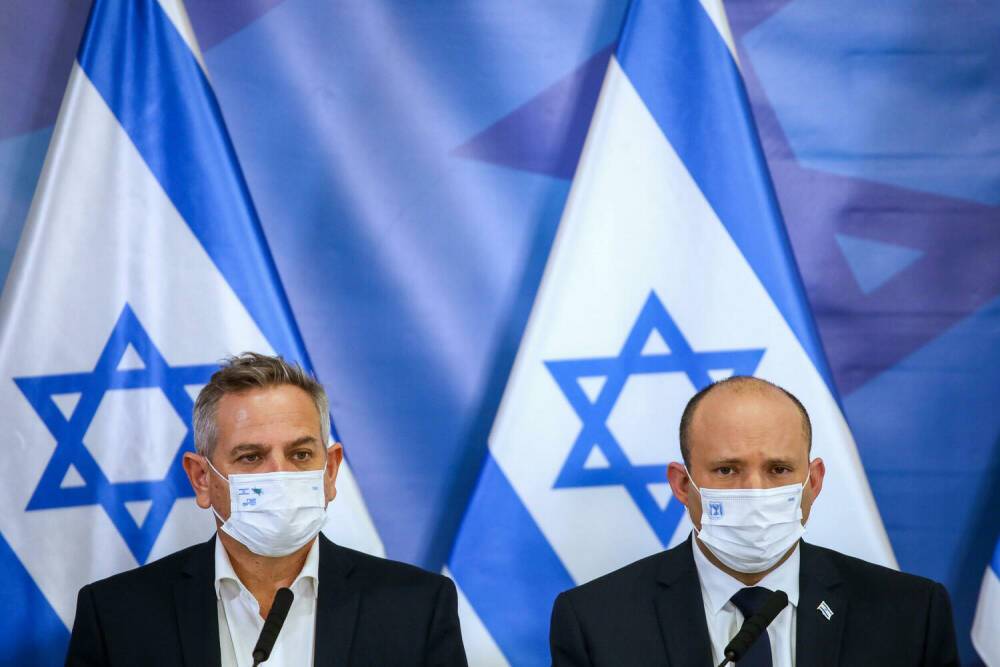 Парадокс: Беннет хочет закрыть Израиль для иностранцев, минздрав против