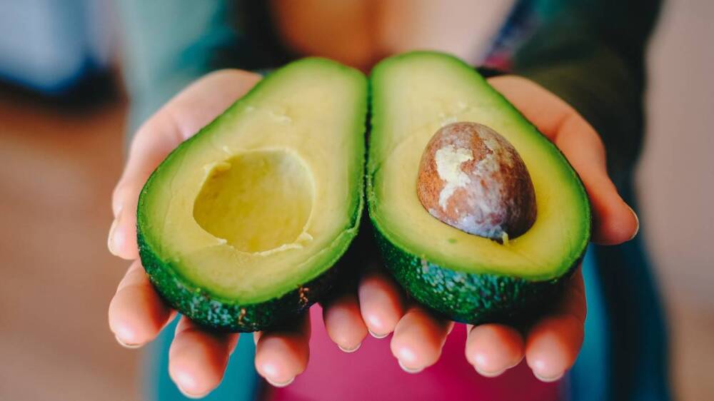 Употребление авокадо и куркумы способствует снижению уровня холестерина в крови