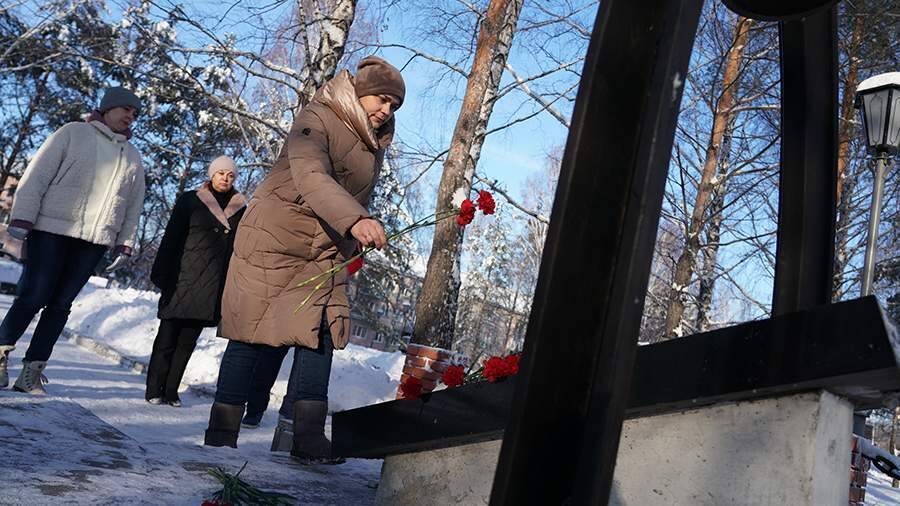 В Кузбассе начали выплаты семьям погибших и пострадавших при ЧП в шахте