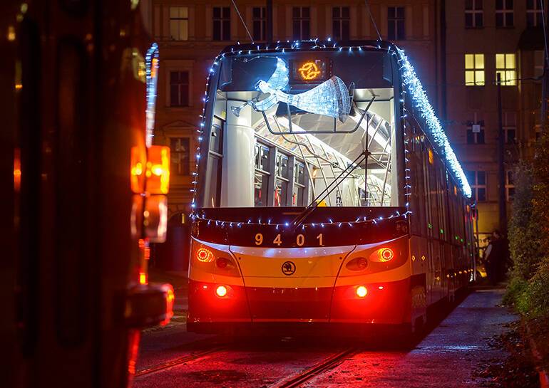 На улицы Праги выйдут два рождественских трамвая