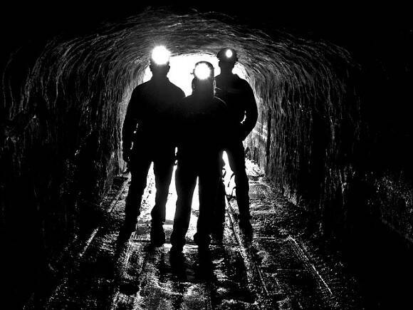 Озвучены основные версии аварии на шахте в Кузбассе
