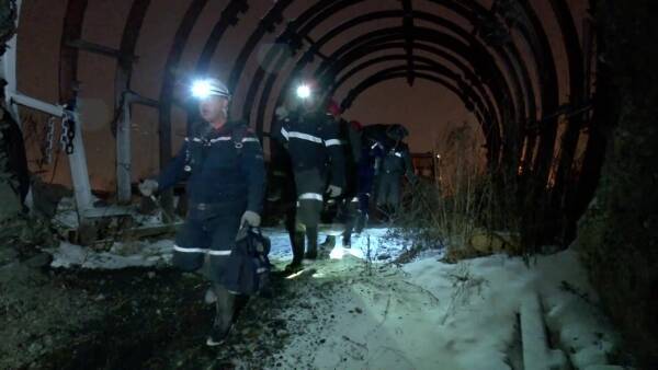 В Ростехнадзоре пока не назвали причину аварии на шахте в Кузбассе