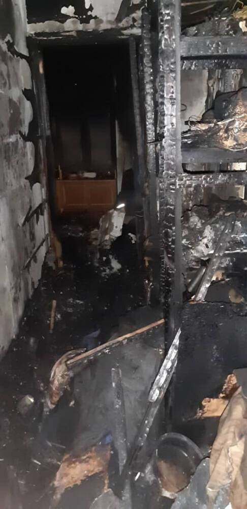 Мужчина погиб, спасаясь от пожара в квартире в Сертолово – фото и видео с места