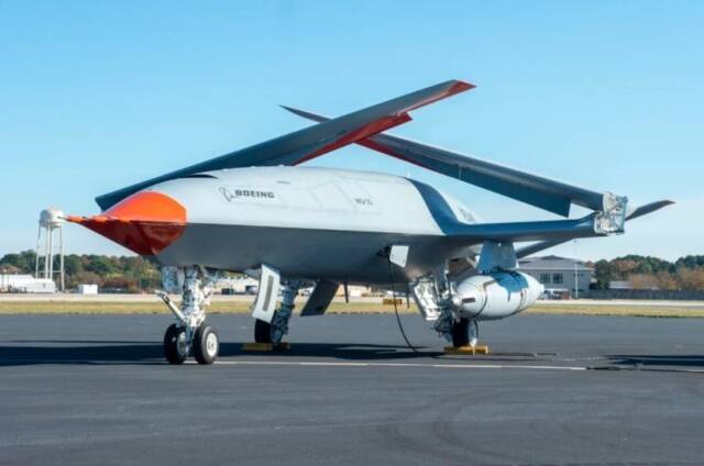 Американский самолет-заправщик MQ-25 Stingray готовится к первой демонстрации своих возможностей на авианосце