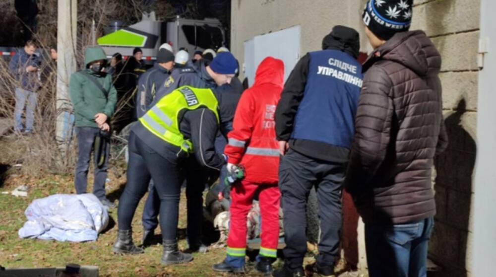 Спасатели продолжают поиск человека под завалами дома в Новой Одессе