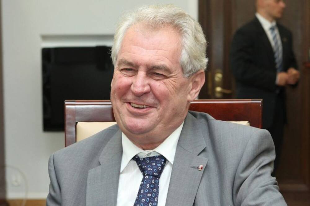 Земан назначил премьер-министром Чехии Петра Фиалу