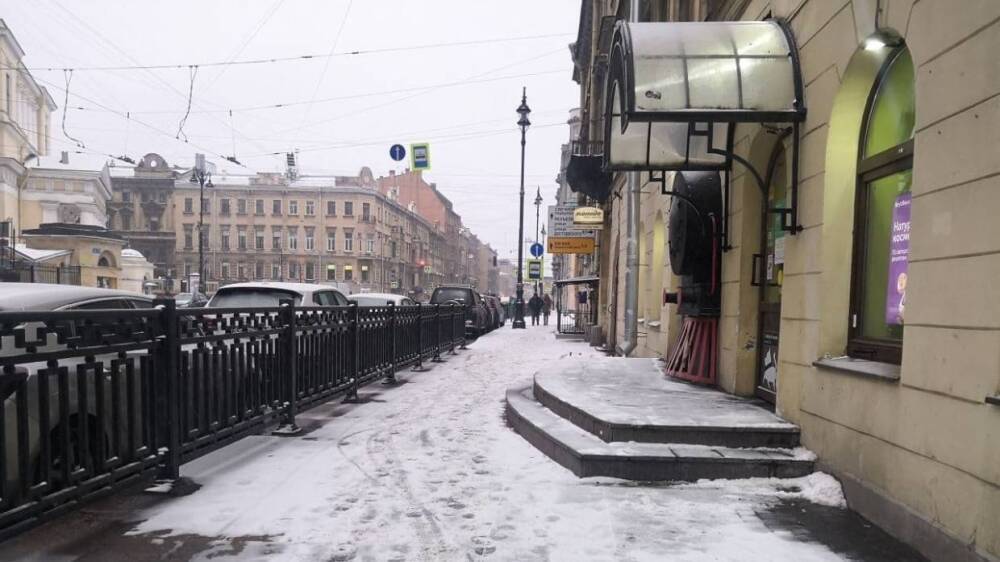 Жители Петербурга раскритиковали власти города за отсутствие надлежащей уборки снега