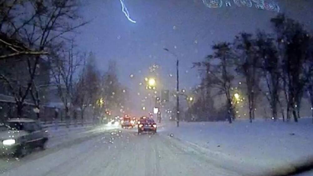 Снег и грозы: погода в Украине сильно усложнится