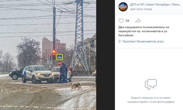 Два автомобиля каршеринга столкнулись на юге Петербурга