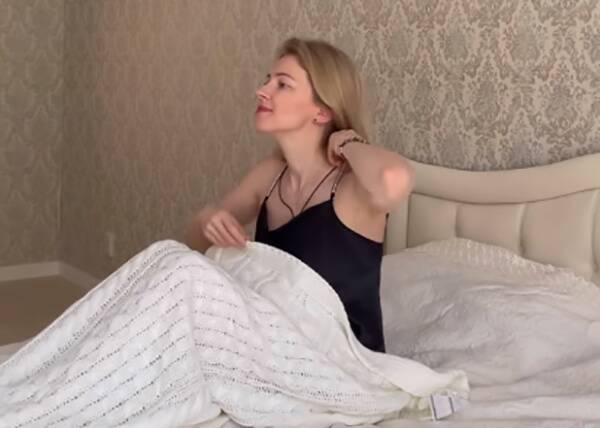 В неглиже и с царем: Поклонская опубликовала видео из собственной спальни