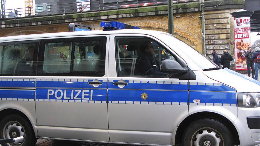 Вакцинацию незарегистрированным препаратом от COVID-19 пресекли полицейские в Германии