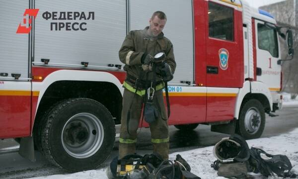 В Новосибирске после гибели двух человек на пожаре СК начал проверку