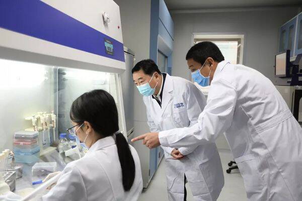 Китай пока не планирует предпринимать мер в связи с новым штаммом коронавируса