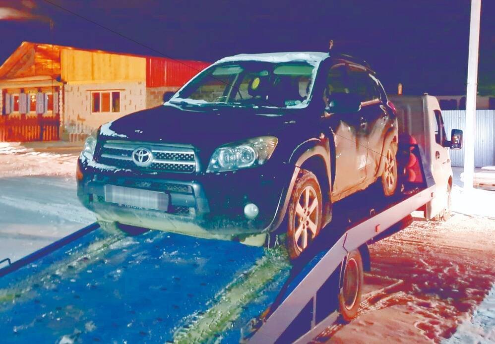 В Екатеринбурге приставы нашли должницу по кредиту и ее Toyota Rav4 по фото в соцсети