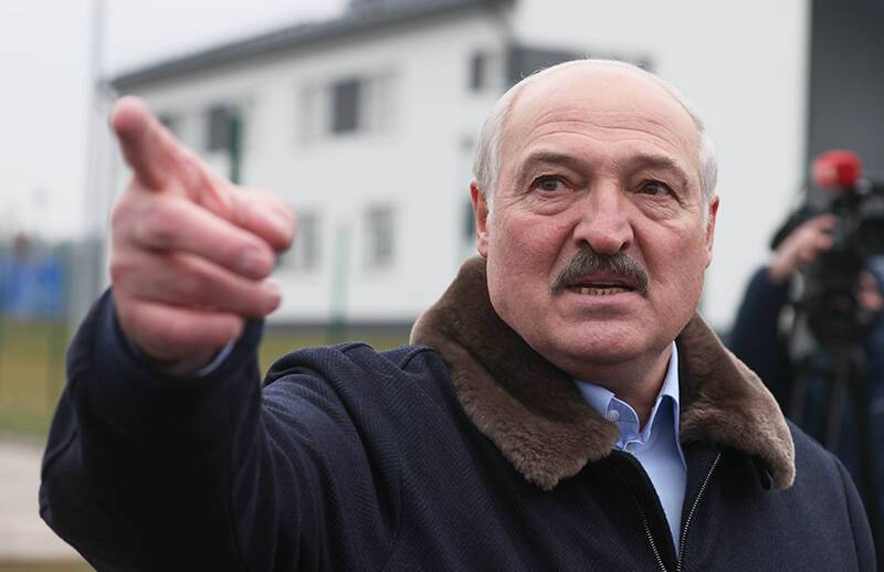 Лукашенко предостерег Запад от "активных телодвижений" вокруг России