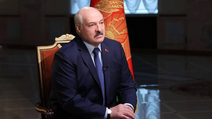 Лукашенко: Запад использует мигрантов против Минска в случае конфликта РФ и Украины