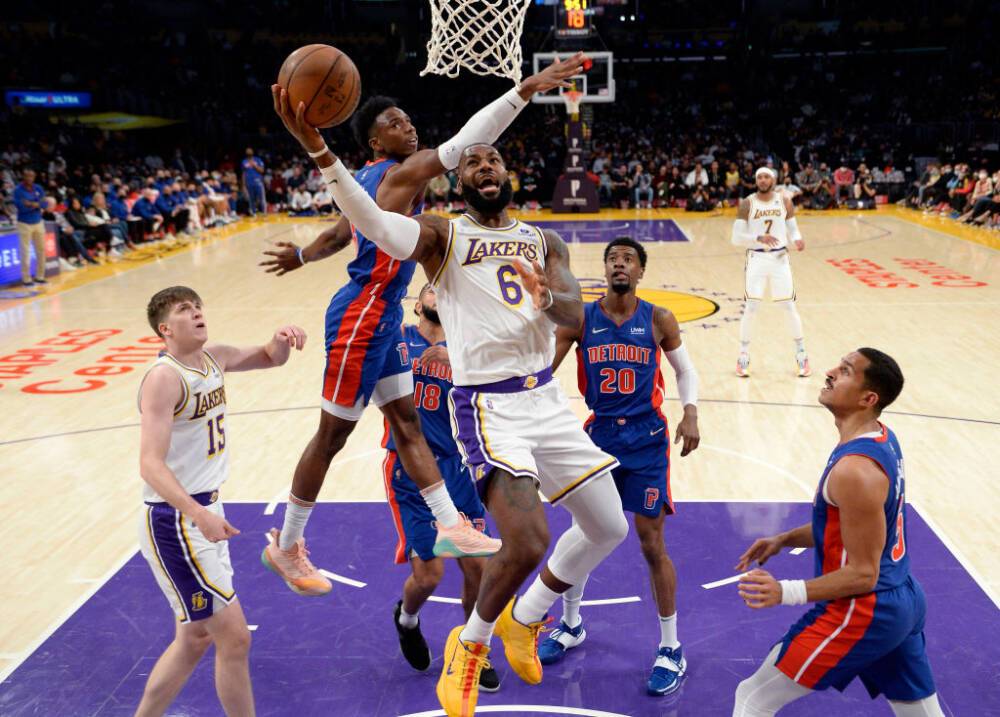 НБА: Торонто Михайлюка уступил Бостону, Лейкерс одолели Детройт