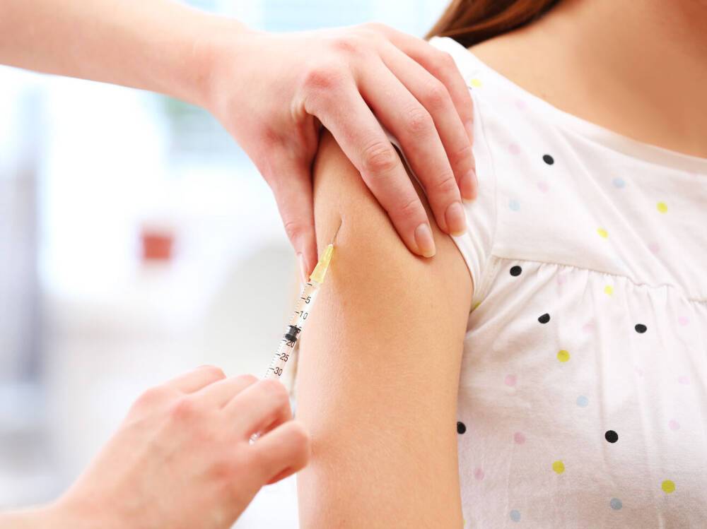 В ВОЗ предполагают, что имеющиеся вакцины от коронавируса могут защитить от штамма "Омикрон"