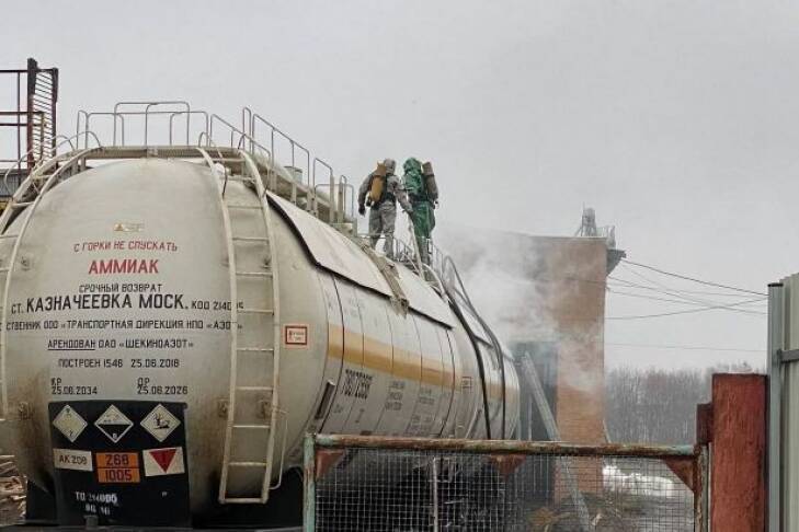 Под Винницей - химическая авария: спасатели пытаются осадить облако аммиака