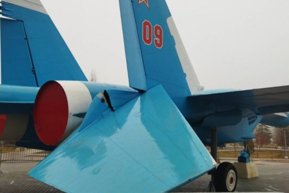 На западе Волгограда неизвестные повредили самолет Су-27