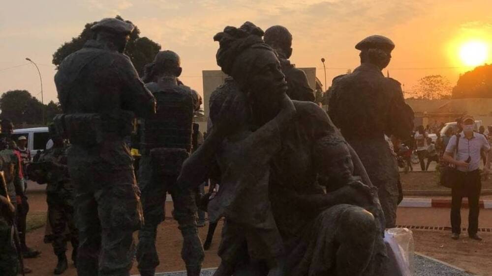 Посвященный подвигу российских инструкторов памятник установили в ЦАР