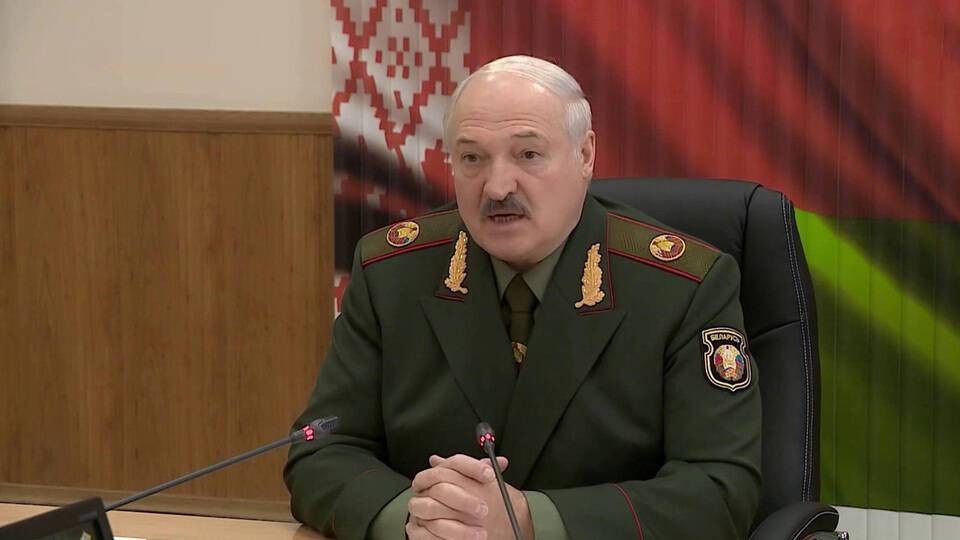 Против Белоруссии почти по всем направлениям идет гибридная война, заявил Александр Лукашенко