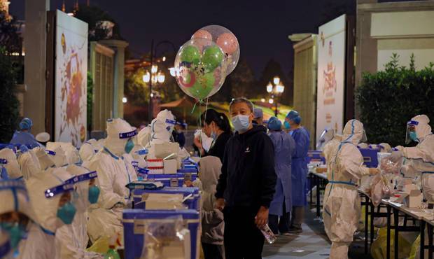 В Шанхае посетителей «Диснейлэнда» закрыли в парке на несколько часов из-за больного коронавирусом мужчины