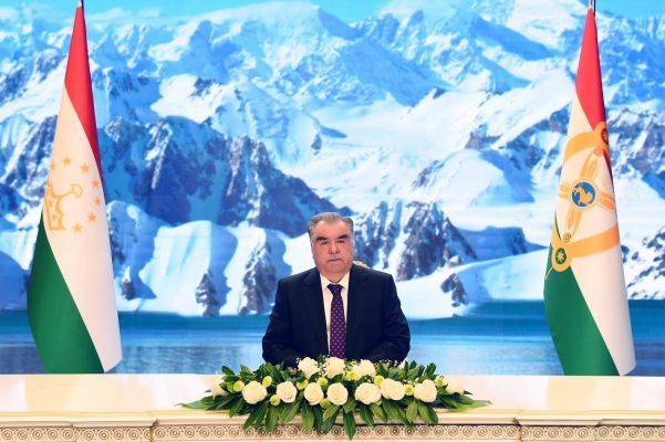 Президент Таджикистана бьет тревогу по поводу истощения водных ресурсов