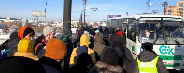 Администрация Омска в нерабочие дни запустила дополнительные автобусы на маршруты