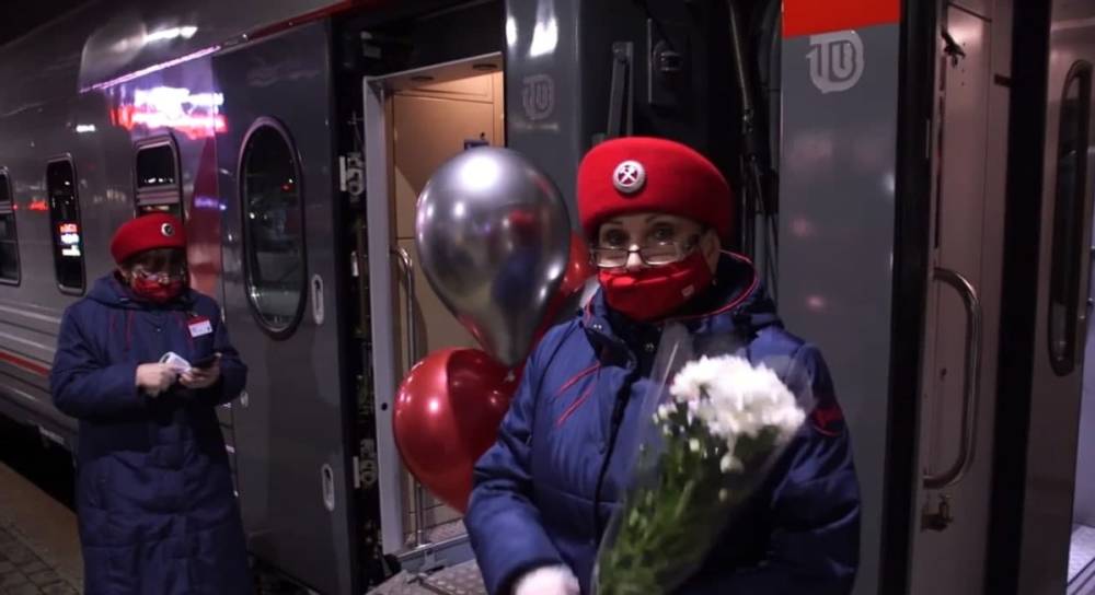 Фирменному поезду «Волга» исполнилось 45 лет