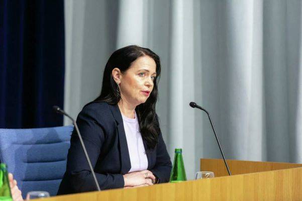 Глава эстонского Министерства культуры, не пожелавшая привиться, ушла в отставку