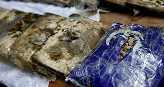 В фуре, въехавшей в Узбекистан из Таджикистана, обнаружили около 156 кг наркотиков